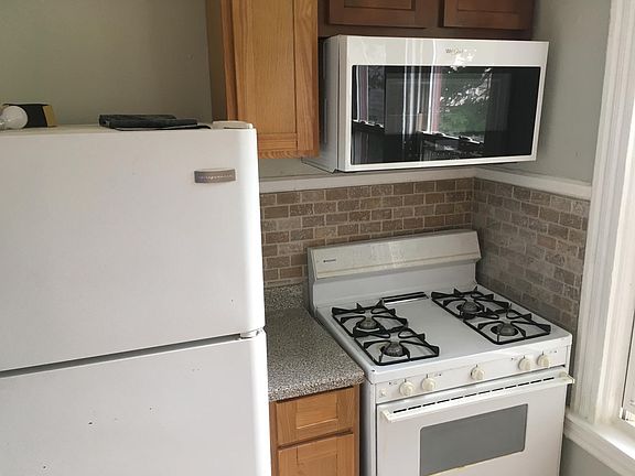 3rd image of 828 West Ave