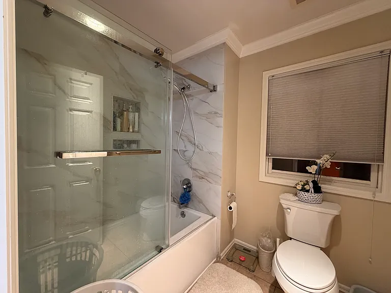 hallway bath (remodelled)