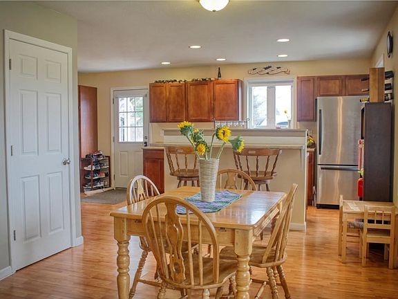 3rd image of 368 Asbury Rd