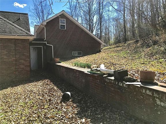 2nd image of 2040 Oakridge Dr