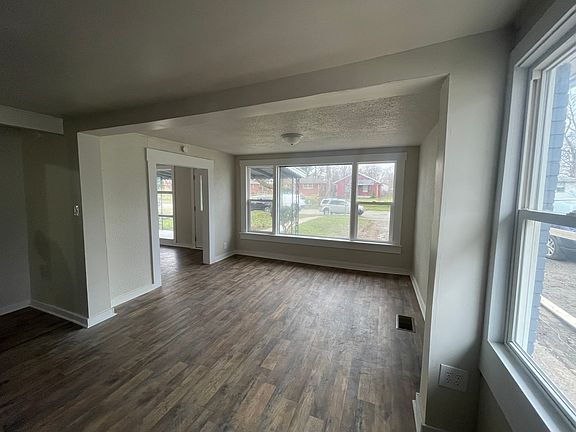 4th image of 3261 Hovey St