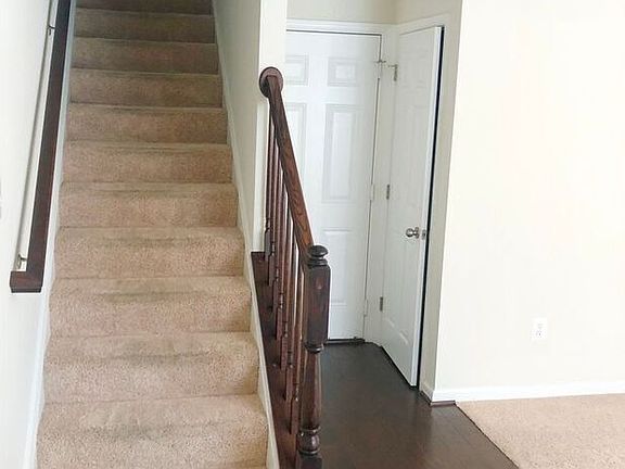 3rd image of 7226 Silver Thorn Way