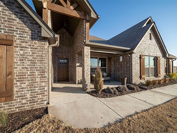 2nd image of 2913 Crosscreek Dr