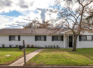 3812 Spring Hollow Ct, Bryan, TX 77802