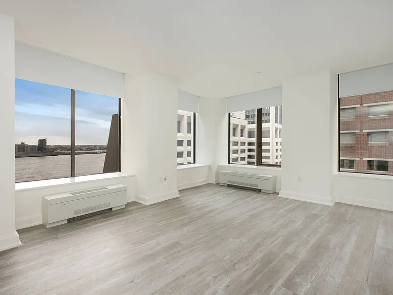 10 Hanover Square — Photo 17