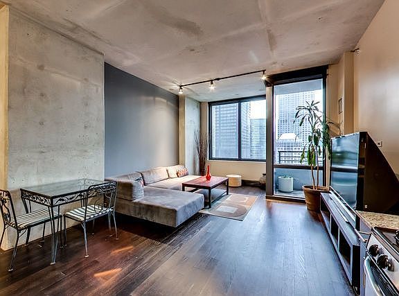 4th image of 235 W Van Buren St Unit 4417