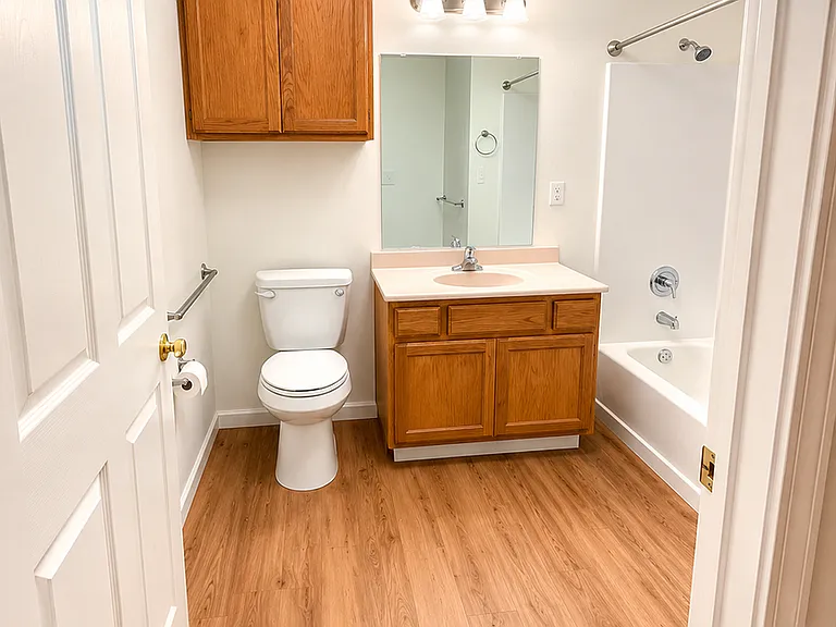 Hartford Square Apartments — Photo 26