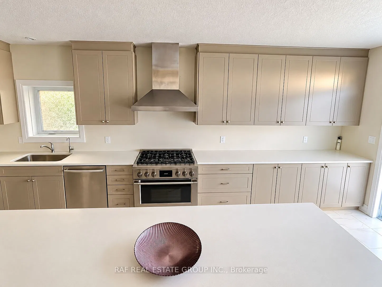5 bed, $4,000 — Photo 3