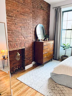 Rented by Gold-Stone Realty | media 11