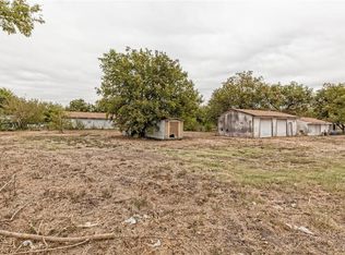 141 Lawson St, Elm Mott, TX 76640