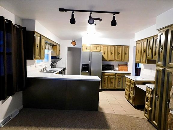 Spacious kitchen with plenty of counter and cupboard space.