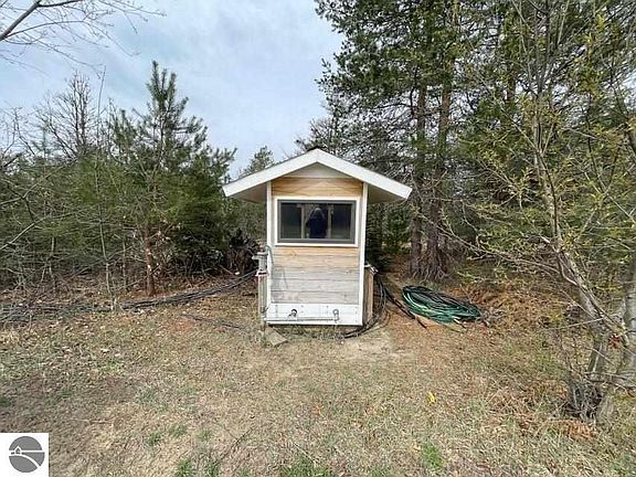 3rd image of Cody Ln SW