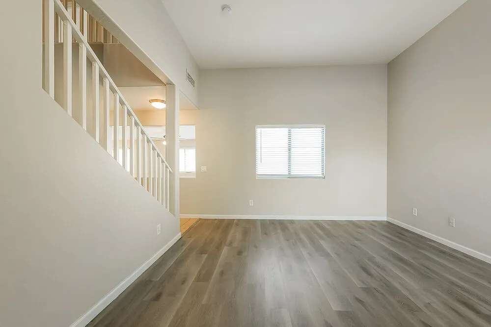 5 bed, 2.5 bath, 2426 sqft, $2,495 — Photo 4