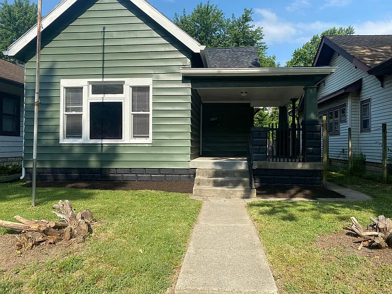 938 N Gray St — Photo 4
