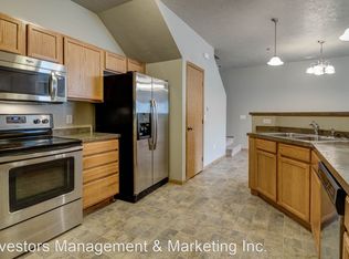 2162 Landmark Cir NW, Minot, ND 58703