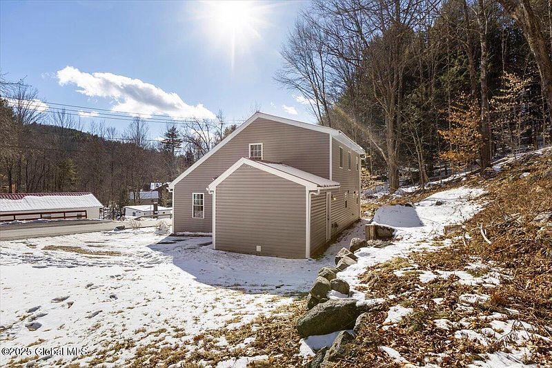 4th image of 103 Dunham Hollow Road