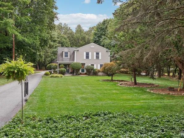 37 Morris Ave, Mahwah, NJ 07430