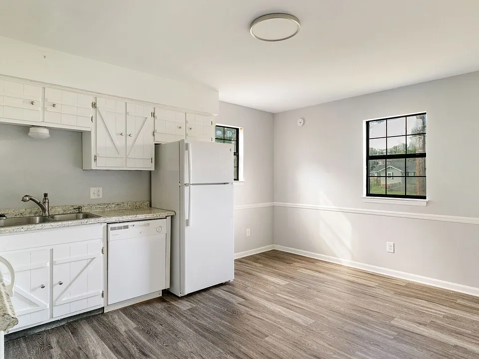 32 S Germantown Road