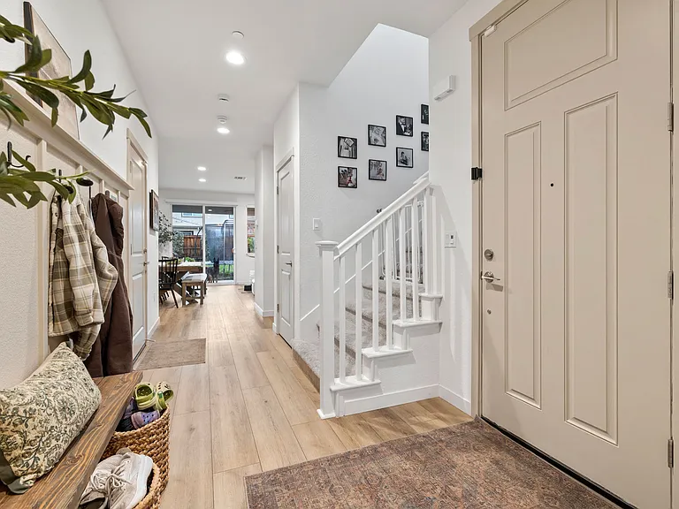 2651 Mulholland Dr — Photo 5