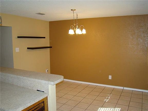 5th image of 621 Daniels Dr