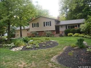 442 Lynden Dr, Highland Heights, OH 44143