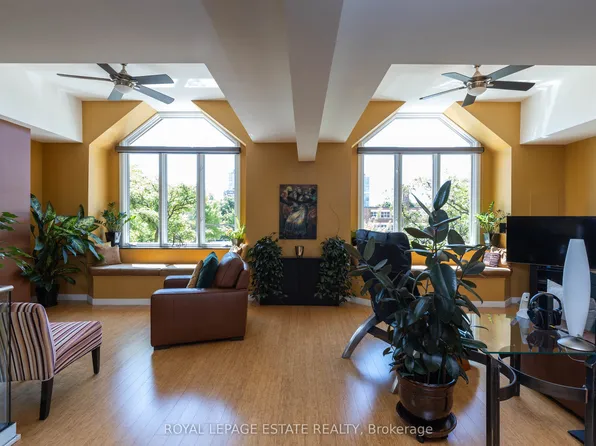 432 Queen St E, Toronto, ON M5A 1T4