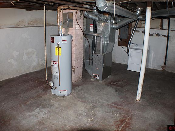 3rd image of 517 Carney Ave