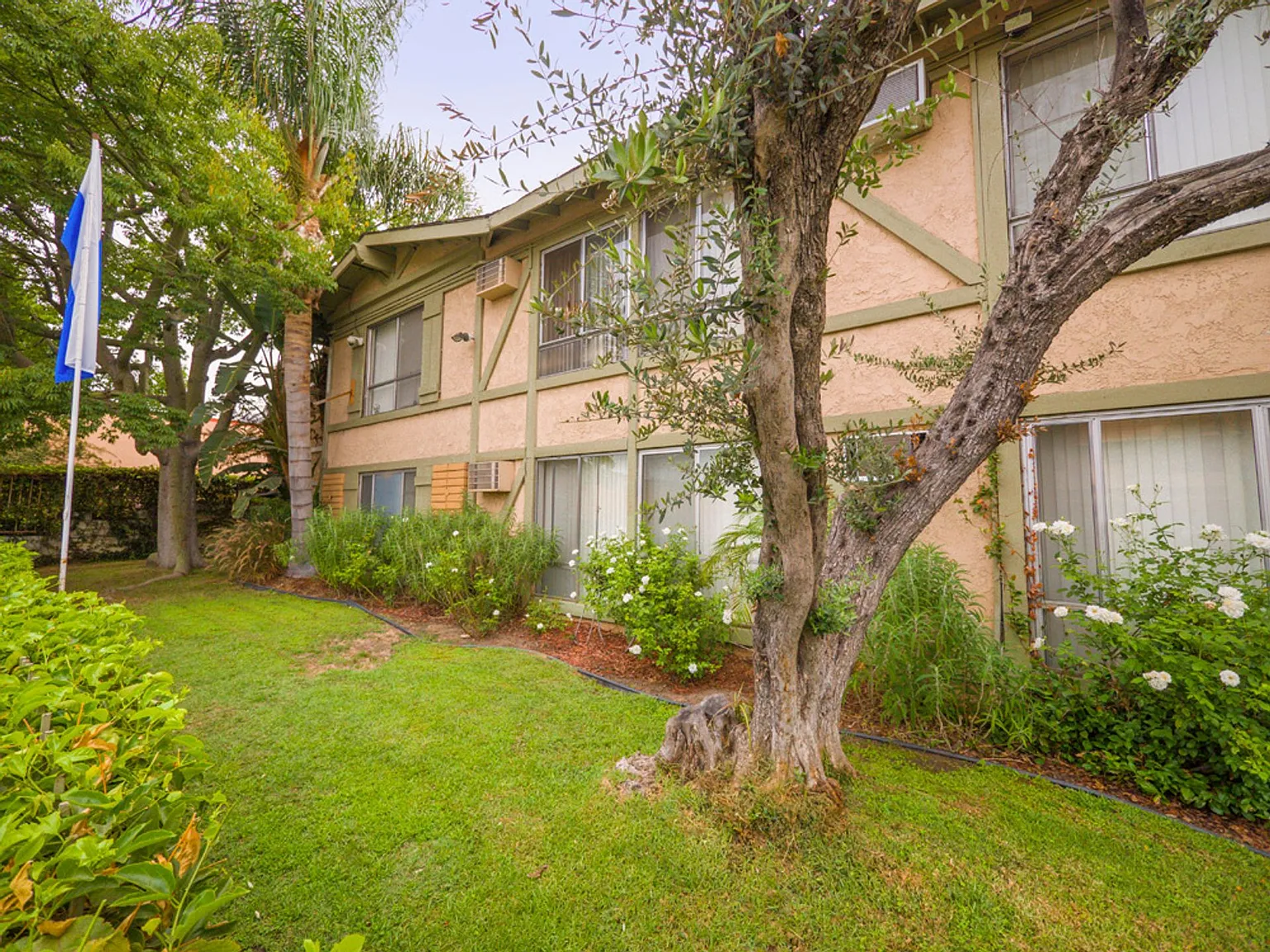 6736 Cleon Ave — Photo 4