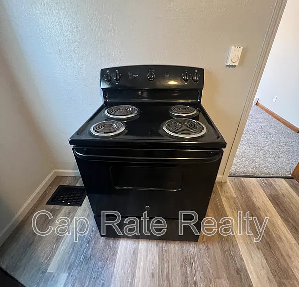 924 E 18th Ave — Photo 11