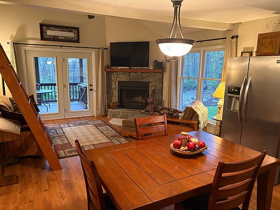4th image of 170 River Rd #2
