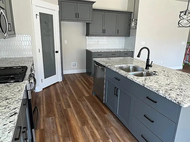 1105 SW Camille Dr — Photo 3