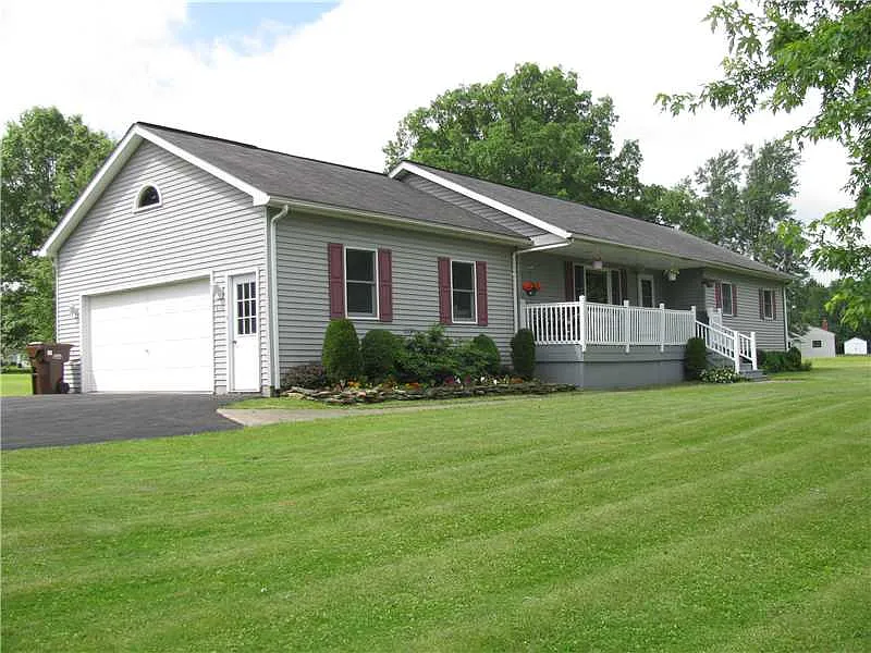 498 Shenango Dr photo 1