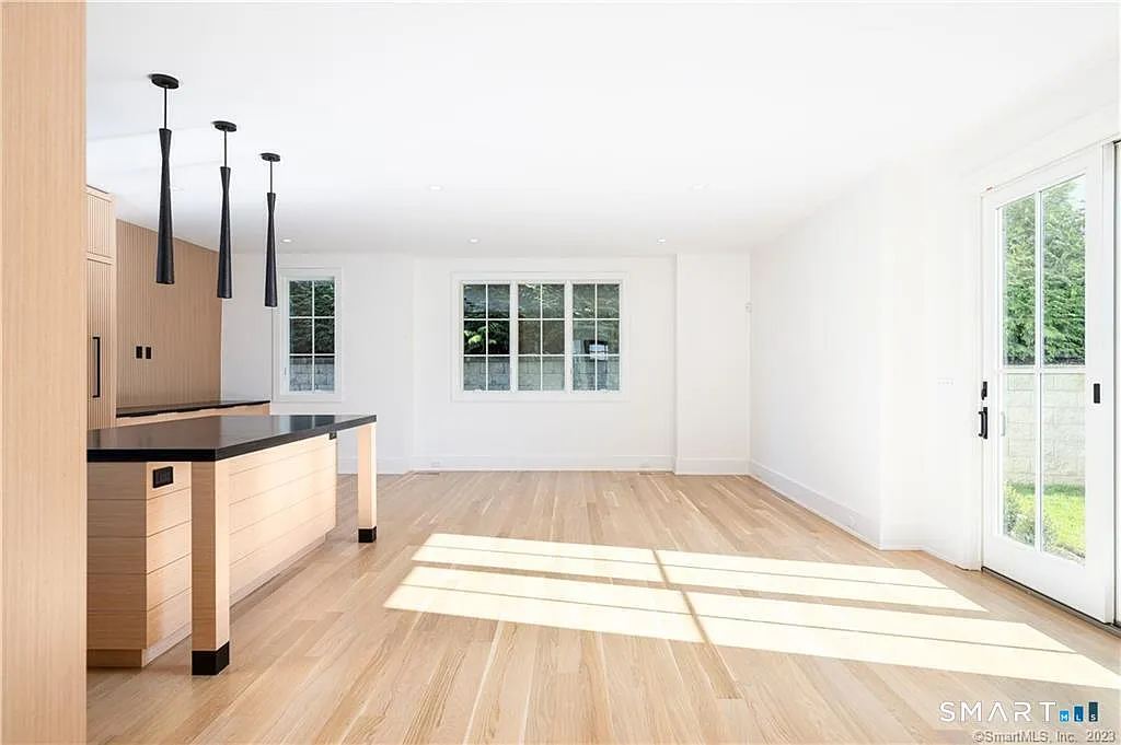 4 bed, 4.5 bath, 3256 sqft, $18,500 — Photo 4