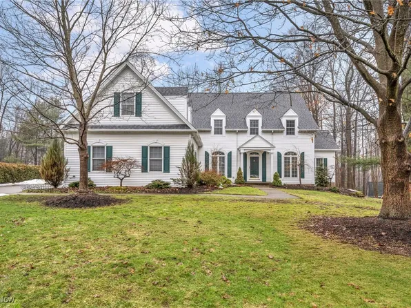 18365 Bent Tree Ln, Chagrin Falls, OH 44023