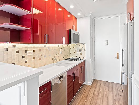 4th image of 500 W 43rd St APT 21G