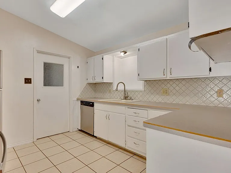 3524 W Shandon Ave — Photo 9