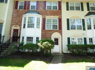 261 Larch Ln #261, Mahwah, NJ 07430