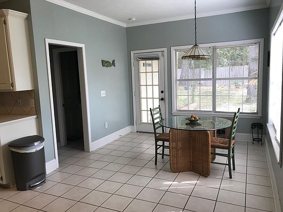 Kitchen dining