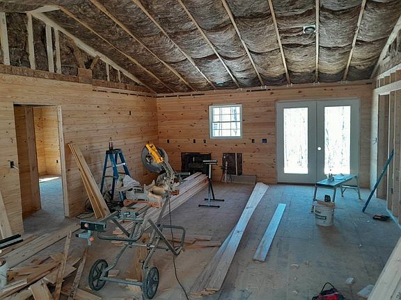 3rd image of 825 Wildwood Ln