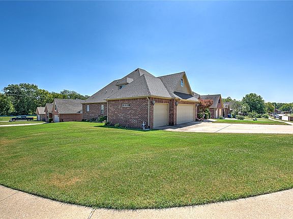 3rd image of 3701 SW Kestrel Dr
