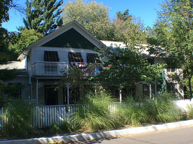 1st image of 1365 Lake Ave