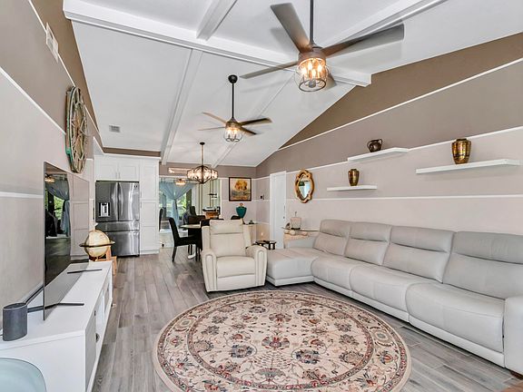 4th image of 814 Oak Road