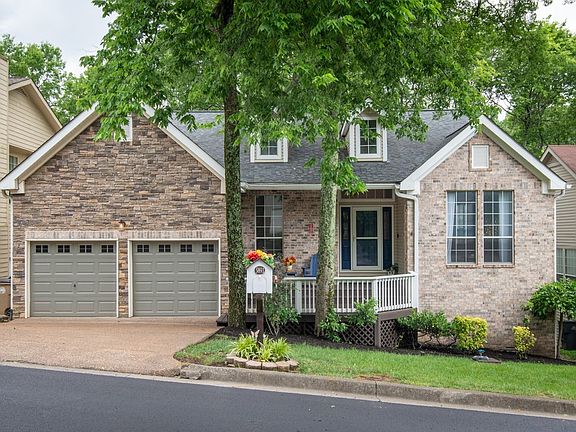 2nd image of 5893 Woodlands Ave
