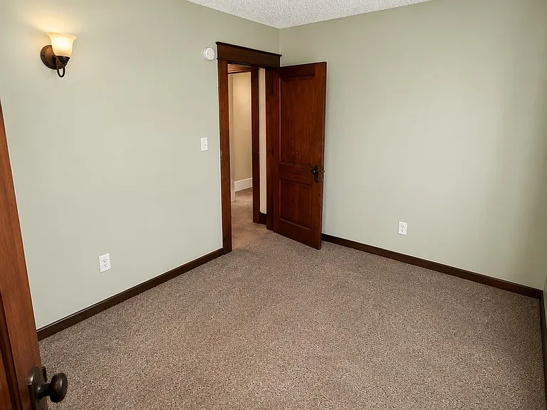 305 Adams Ave — Photo 4