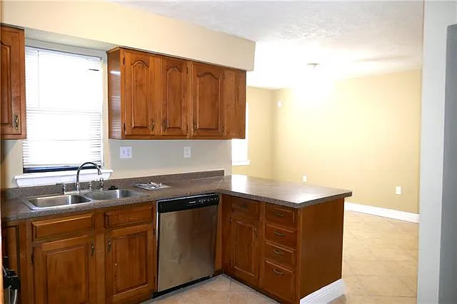 2200 Delaware Ave — Photo 12