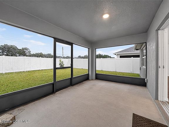 3rd image of 1028 Corbin Cir SW