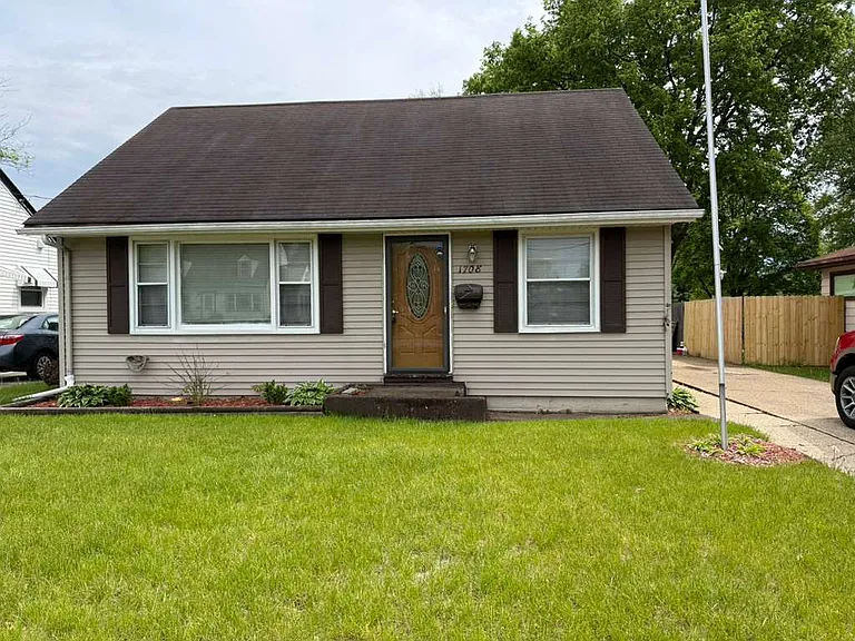 1708 Pierce Ave — Photo 1