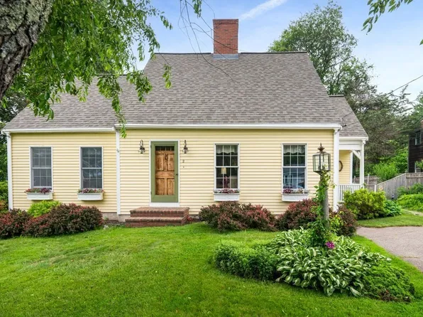 2 Dewey St, Amesbury, MA 01913