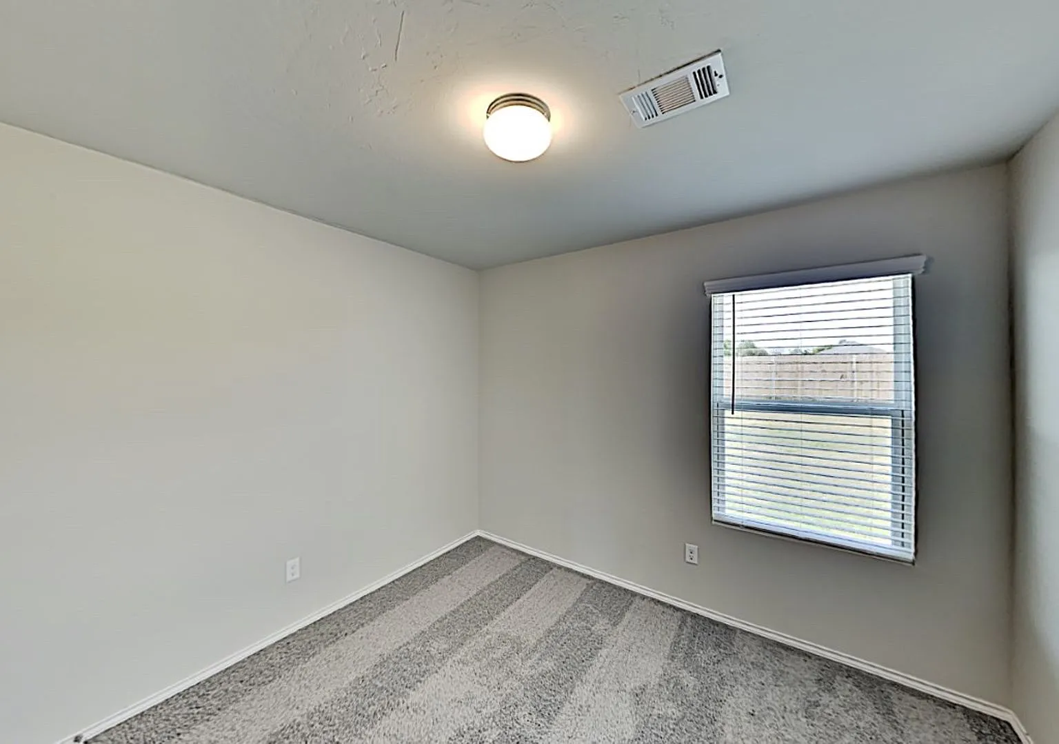 4 Bedroom 2 Bath Home in Newcastle Schools — Photo 4