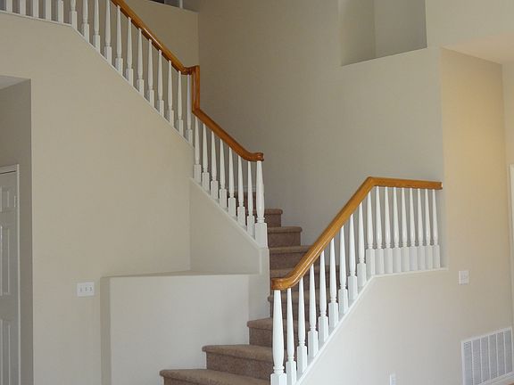 4th image of 2645 Taylor Ave